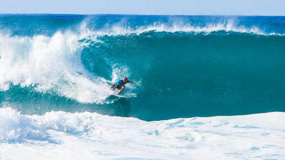 Yoga und Actionsport: Weltklasse-Surfer Kelly Slater gehört zu den Yoga-Begeisterten.