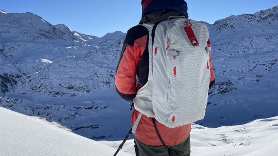 Der Lawinenrucksack Arva Airbag Reactor Tour 25 Ultralight im Test