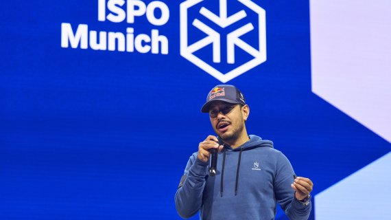 Nirmal Purja auf der Bühne der ISPO Munich 2023.