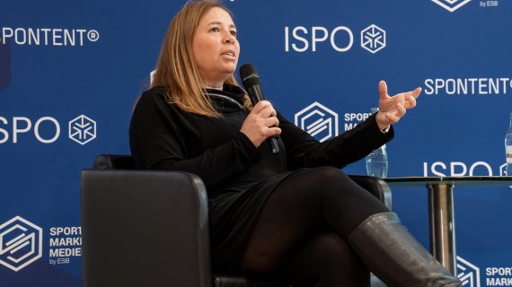 Kersti Lutz (CEO Billie Jean King Cup) im Talk bei SPORT BRAND MEDIA auf der ISPO 2024 über Frauen im Sport und Sportmanagement.