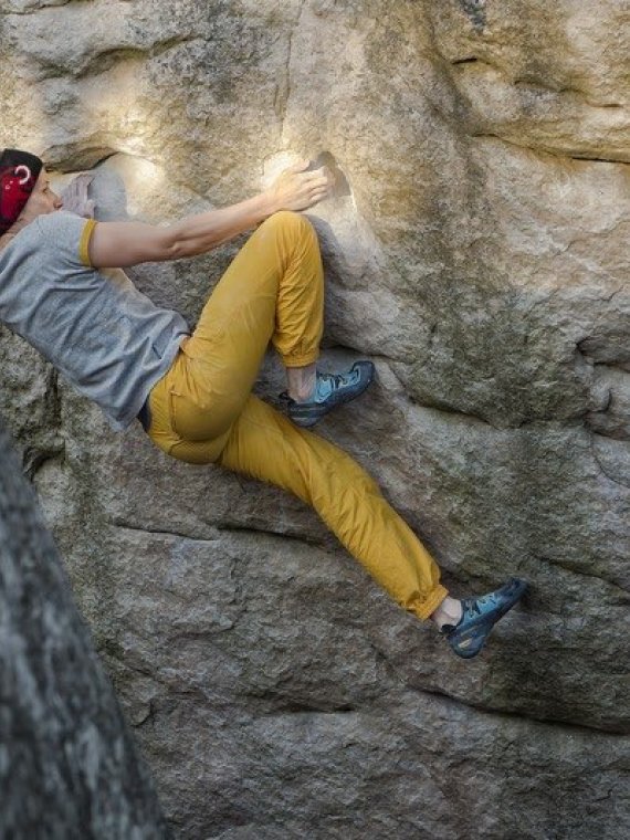 C'est aussi grâce à des professionnels comme Anna Stöhr que le bouldering déploie ses charmes auprès d'un large public.