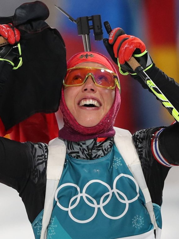 Laura Dahlmeier freut sich über ihren Erfolg mit Gold in Pyeongchang