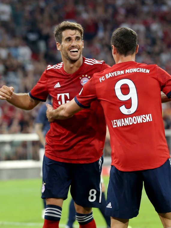 Das einzige Adidas-Team: der FC Bayern mit Javí Martinez (l.) und Robert Lewandowski.