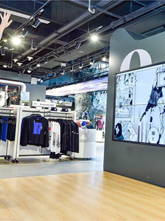 Together with the Alibaba B2C platform Tmall, Intersport has opened a stationary store with many digital features in Beijing.