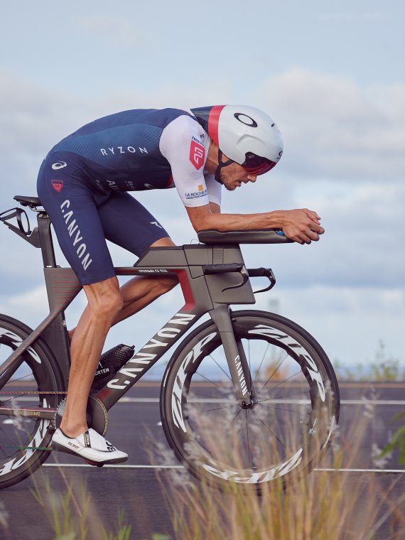 Triathlete Jan Frodeno on the bike course in Hawaii 2019