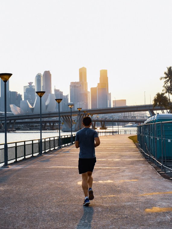 5 Tipps, wie Sportmuffel mit dem Laufen anfangen können.