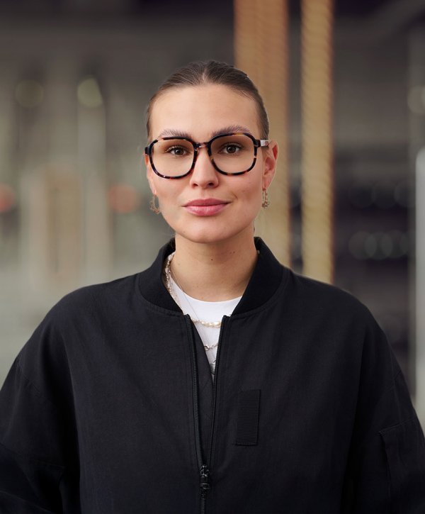 Anna Bachem Headshot
