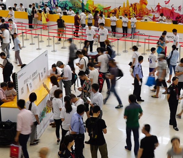 Visitors at fair ISPO Shanghai