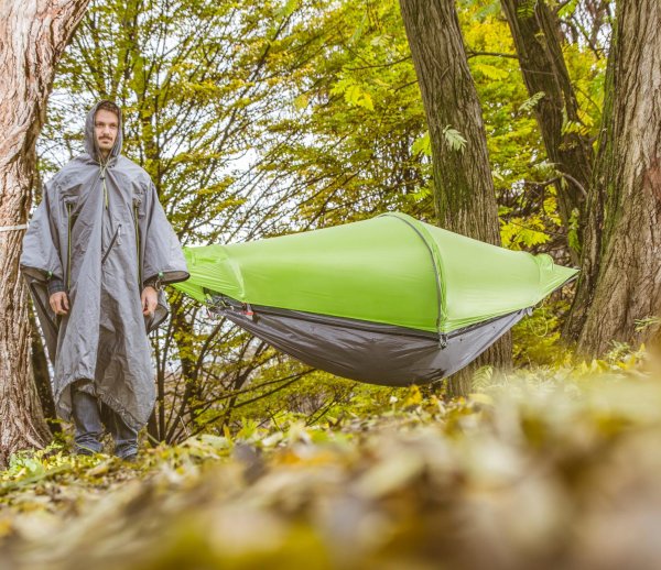 Hammock and tent in one: This is the Flying Tent.