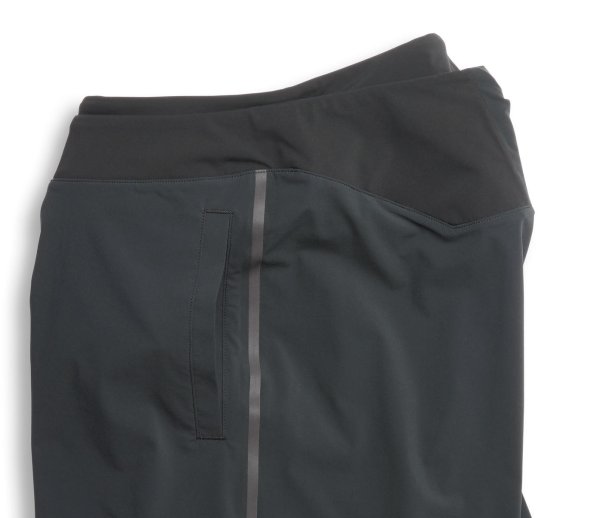 Die Hybrid-Shorts von On sind WINNER beim ISPO AWARD 2017 im Segment Performance.