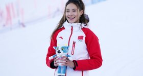 Winter Olympics: Chinese freestyle ski star Eileen Gu's mother